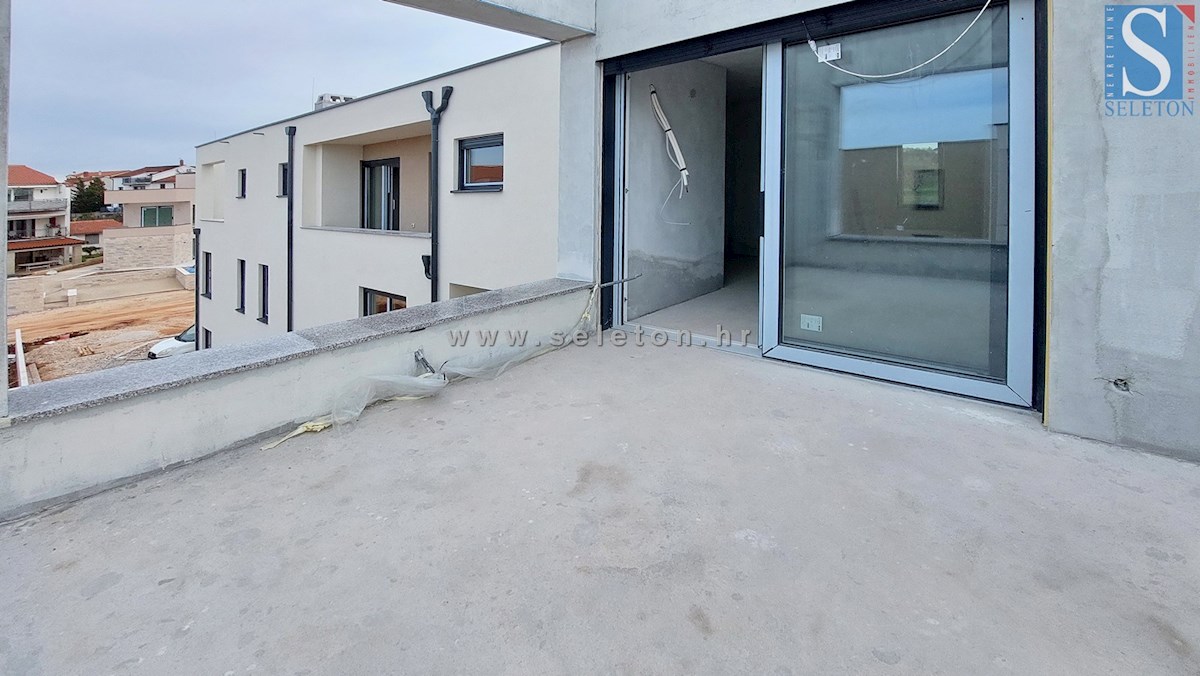 Istria, Poreč-Parenzo, nuovo appartamento di 161 m2, 2° piano, vista mare, a circa 800 m dal mare (in linea d'aria)