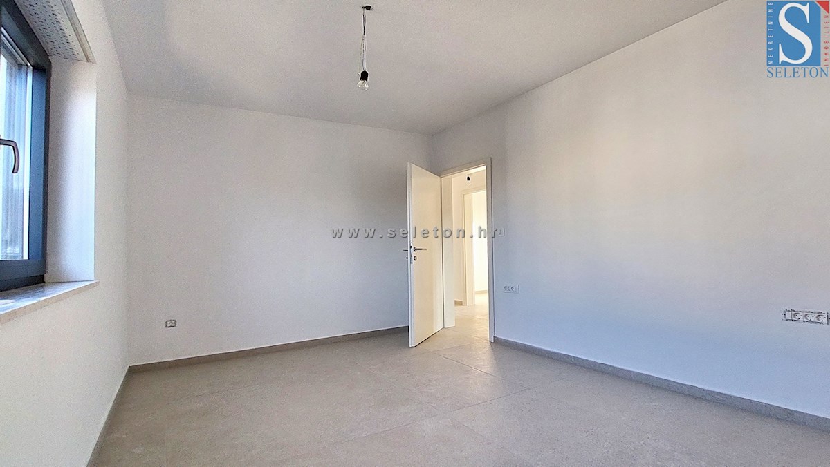 Nuovo appartamento nelle vicinanze di Poreč-Parenzo di 86 m2 con una grande terrazza sul tetto di 86 m2