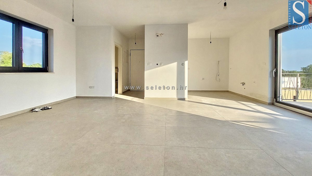 Nuovo appartamento nelle vicinanze di Poreč-Parenzo di 86 m2 con una grande terrazza sul tetto di 86 m2