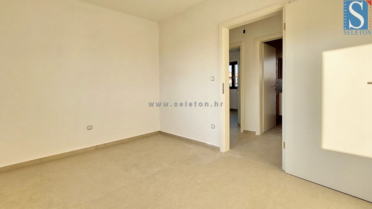 Nuovo appartamento nelle vicinanze di Poreč-Parenzo di 86 m2 con una grande terrazza sul tetto di 86 m2