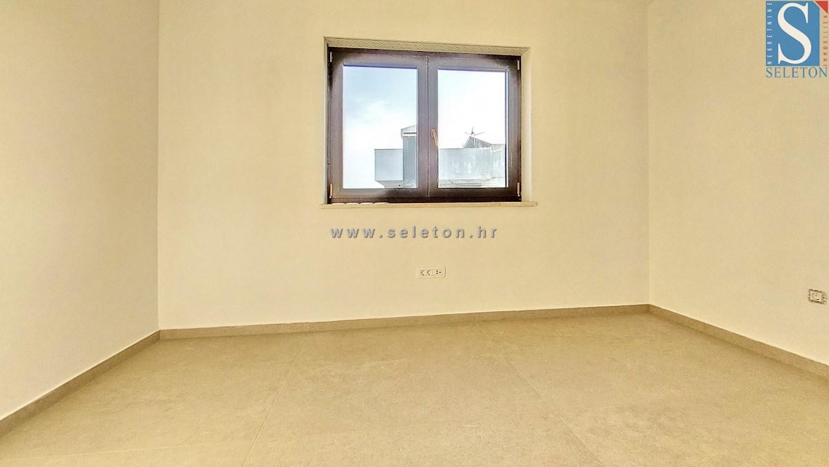 Nuovo appartamento nelle vicinanze di Poreč-Parenzo di 86 m2 con una grande terrazza sul tetto di 86 m2