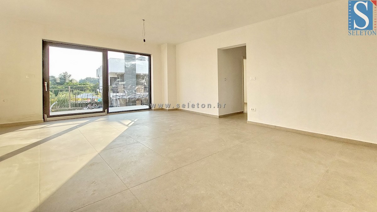 Nuovo appartamento nelle vicinanze di Poreč-Parenzo di 86 m2 con una grande terrazza sul tetto di 86 m2