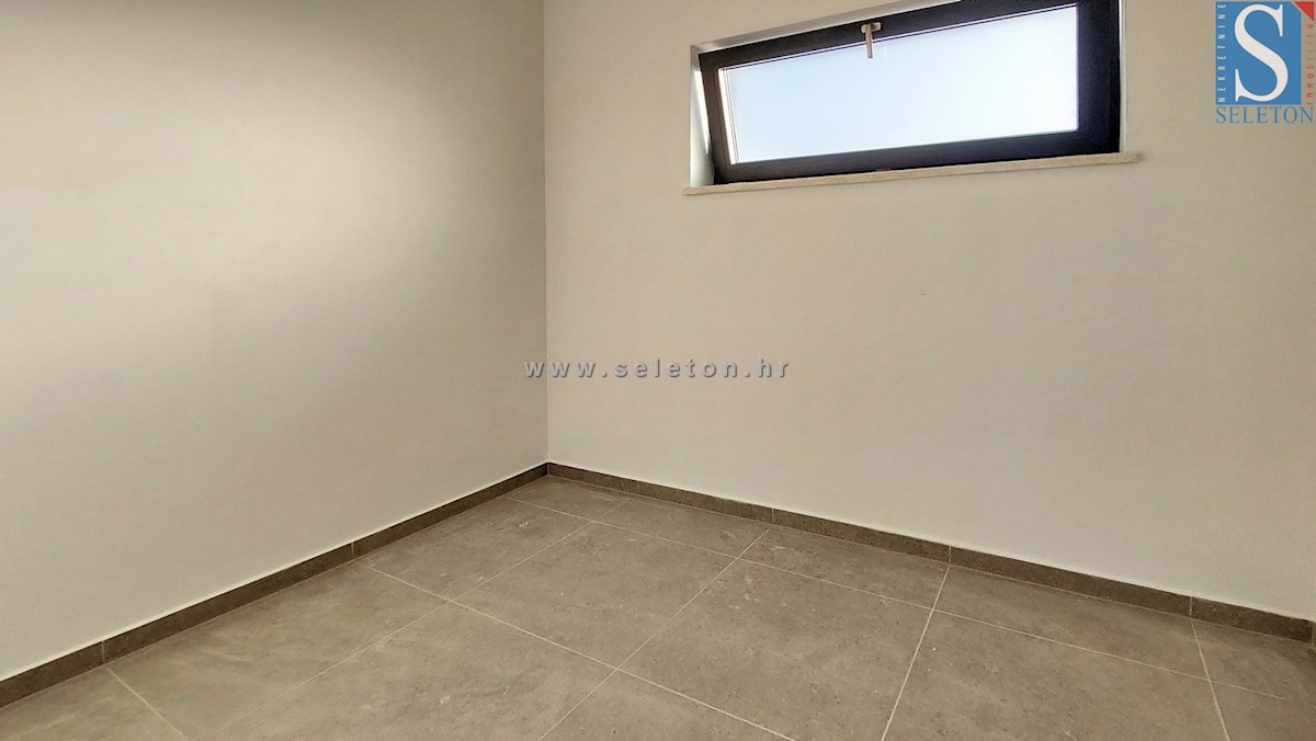 Nuovo appartamento nelle vicinanze di Poreč-Parenzo di 86 m2 con una grande terrazza sul tetto di 86 m2