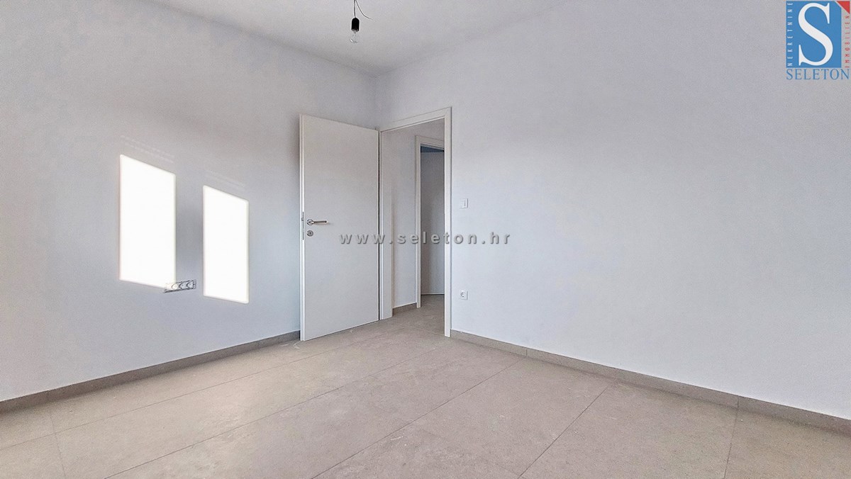 Nuovo appartamento nelle vicinanze di Poreč-Parenzo di 86 m2 con una grande terrazza sul tetto di 86 m2