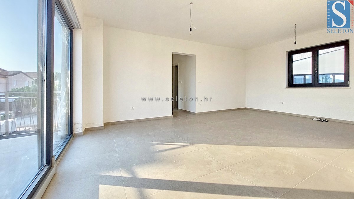 Nuovo appartamento nelle vicinanze di Poreč-Parenzo di 86 m2 con una grande terrazza sul tetto di 86 m2