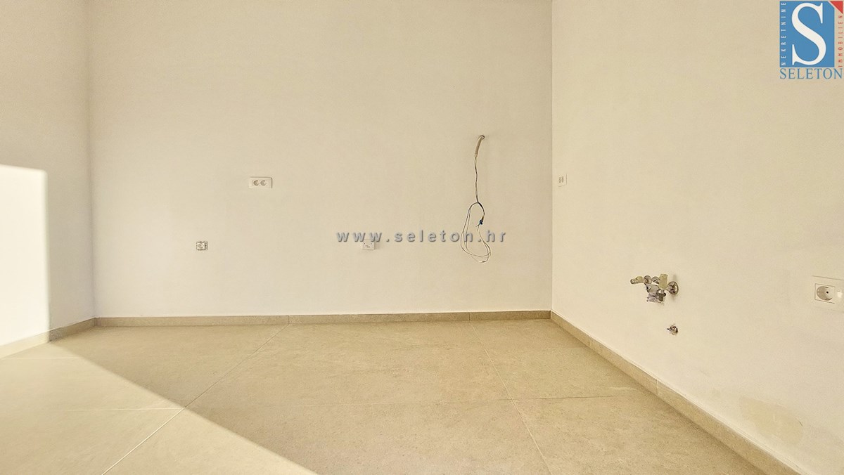 Nuovo appartamento nelle vicinanze di Poreč-Parenzo di 86 m2 con una grande terrazza sul tetto di 86 m2