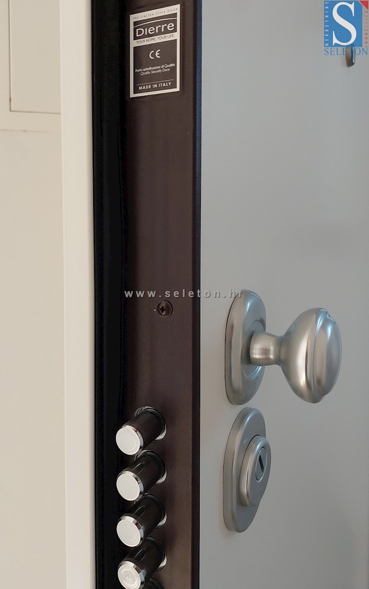 Nuovo appartamento nelle vicinanze di Poreč-Parenzo di 86 m2 con una grande terrazza sul tetto di 86 m2