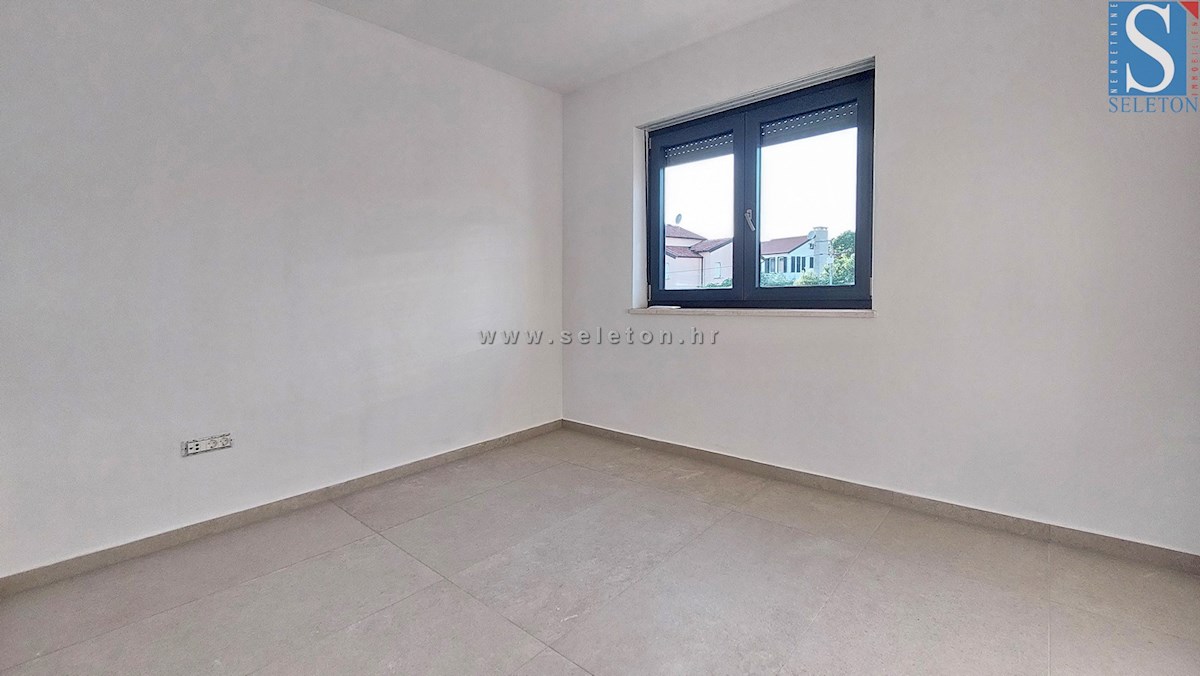 Nuovo appartamento nelle vicinanze di Poreč-Parenzo di 86 m2 con una grande terrazza sul tetto di 86 m2