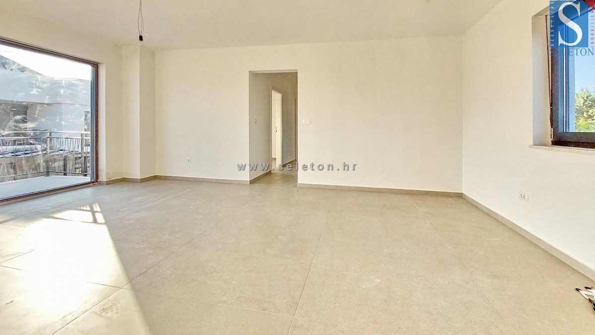 Nuovo appartamento nelle vicinanze di Poreč-Parenzo di 86 m2 con una grande terrazza sul tetto di 86 m2