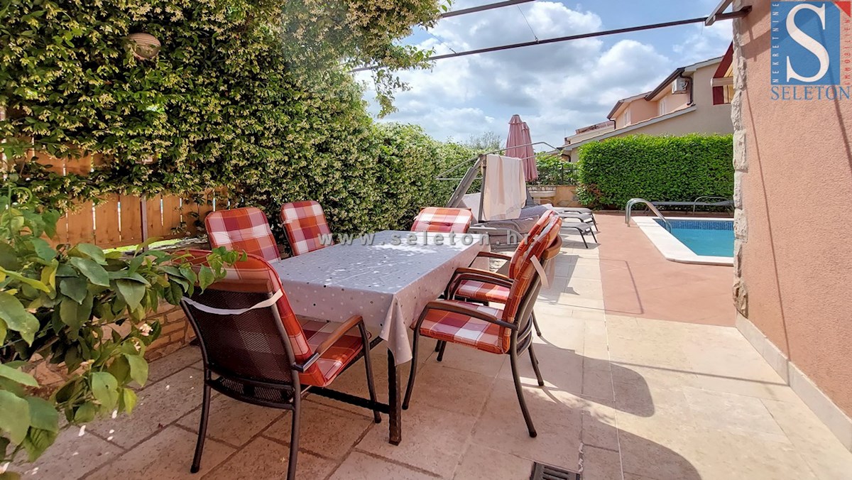 Casa con piscina e vista mare vicino a Poreč-Parenzo