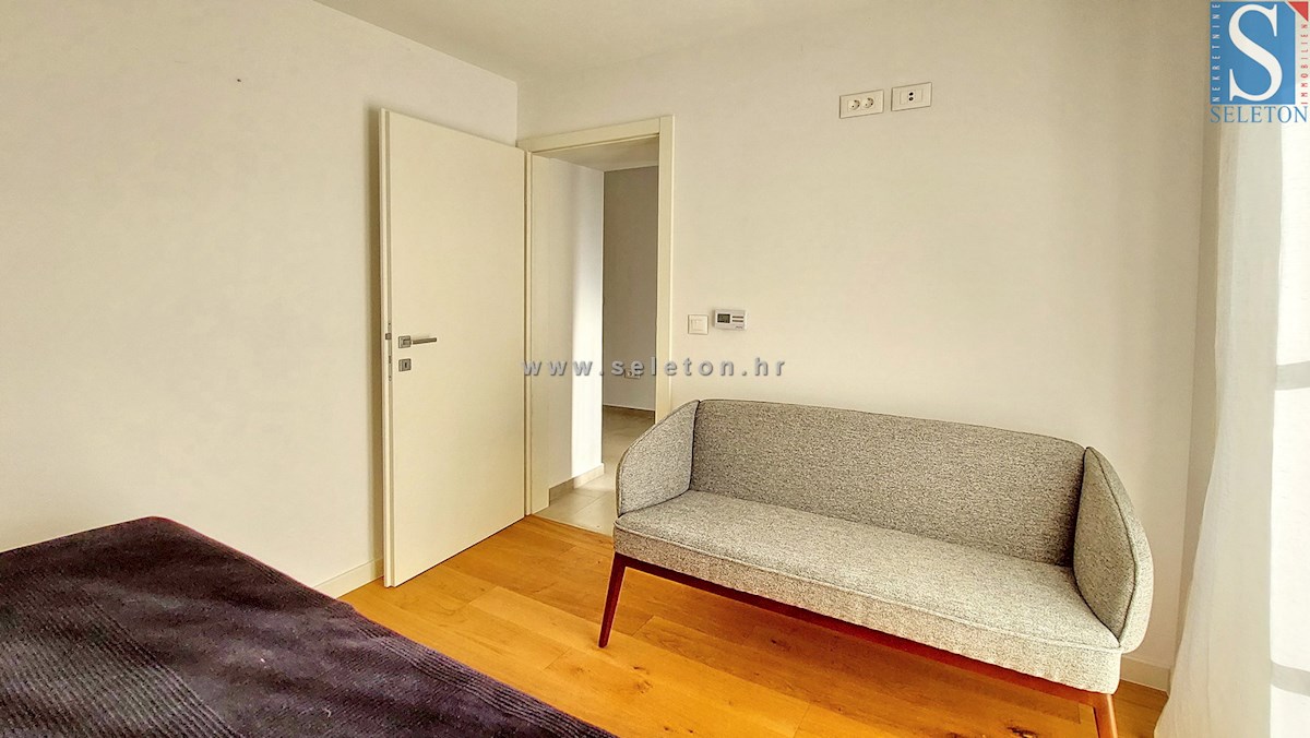 Poreč-Parenzo - dintorni, appartamento completamente ristrutturato su due piani di 85 m2