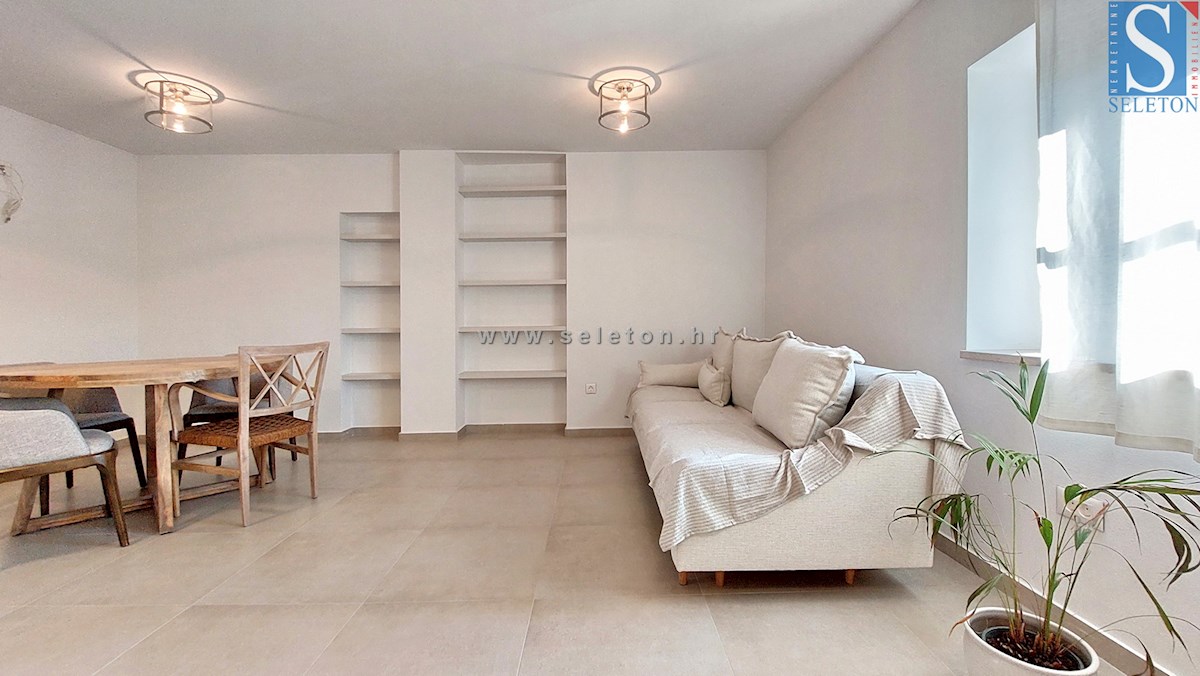 Poreč-Parenzo - dintorni, appartamento completamente ristrutturato su due piani di 85 m2