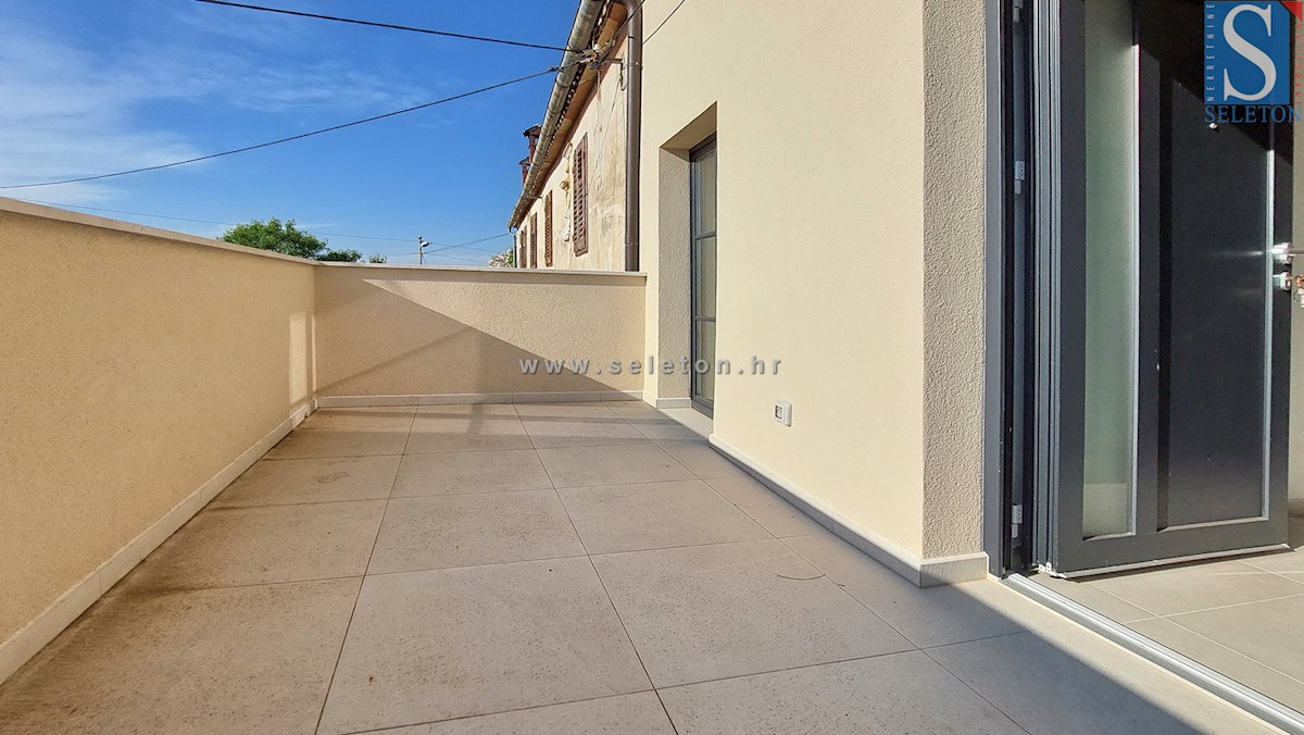 Poreč-Parenzo - dintorni, appartamento completamente ristrutturato su due piani di 85 m2