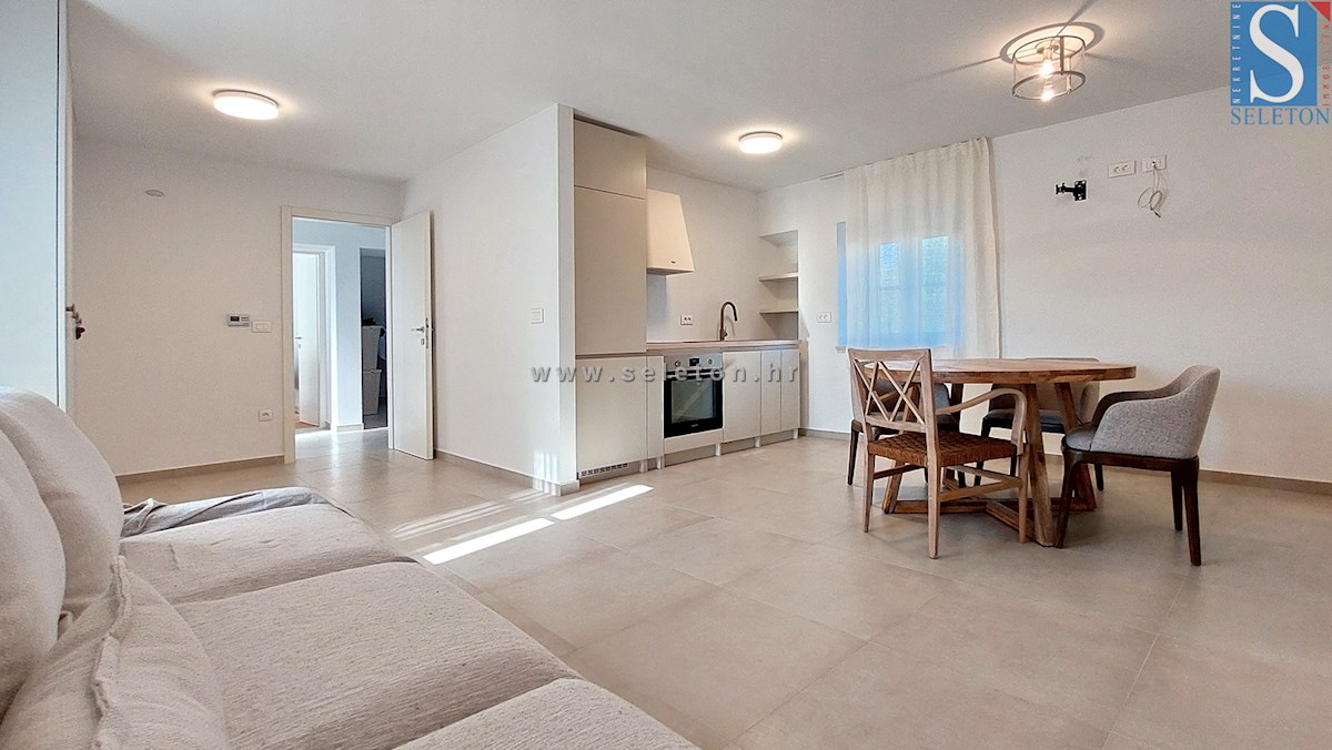 Poreč-Parenzo - dintorni, appartamento completamente ristrutturato su due piani di 85 m2