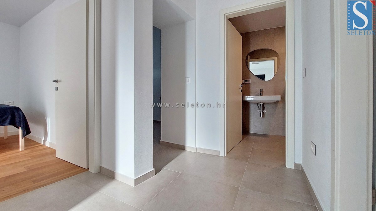 Poreč-Parenzo - dintorni, appartamento completamente ristrutturato su due piani di 85 m2