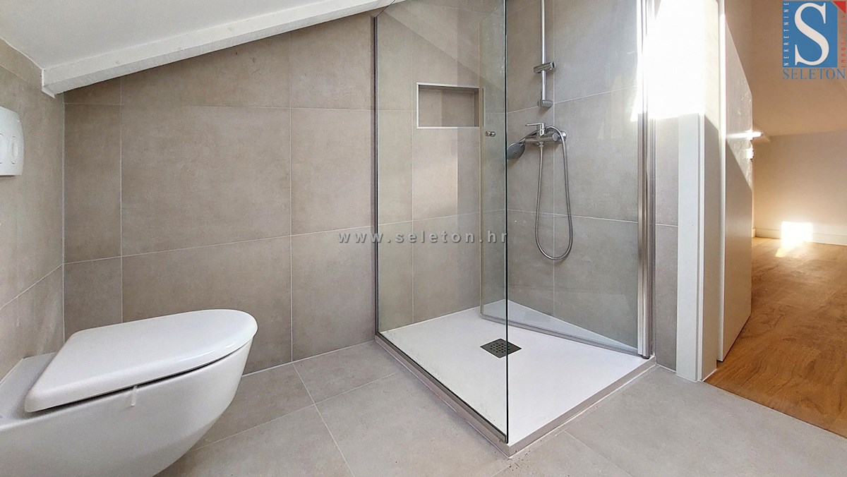 Poreč-Parenzo - dintorni, appartamento completamente ristrutturato su due piani di 85 m2