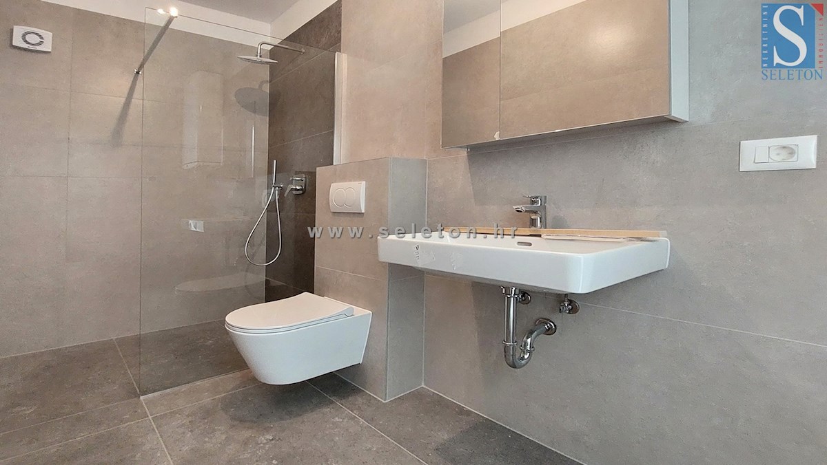 Poreč-Parenzo - dintorni, nuovo appartamento di 72 m2, 2 camere da letto, 2 posti auto