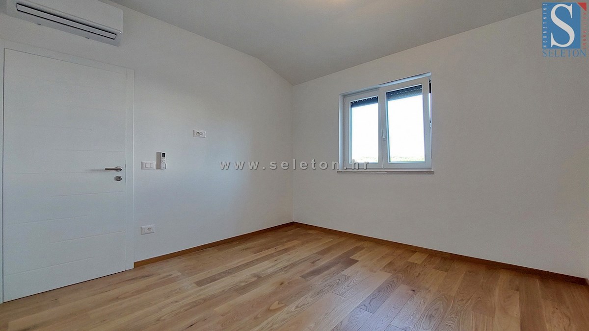 Poreč-Parenzo - dintorni, nuovo appartamento di 72 m2, 2 camere da letto, 2 posti auto