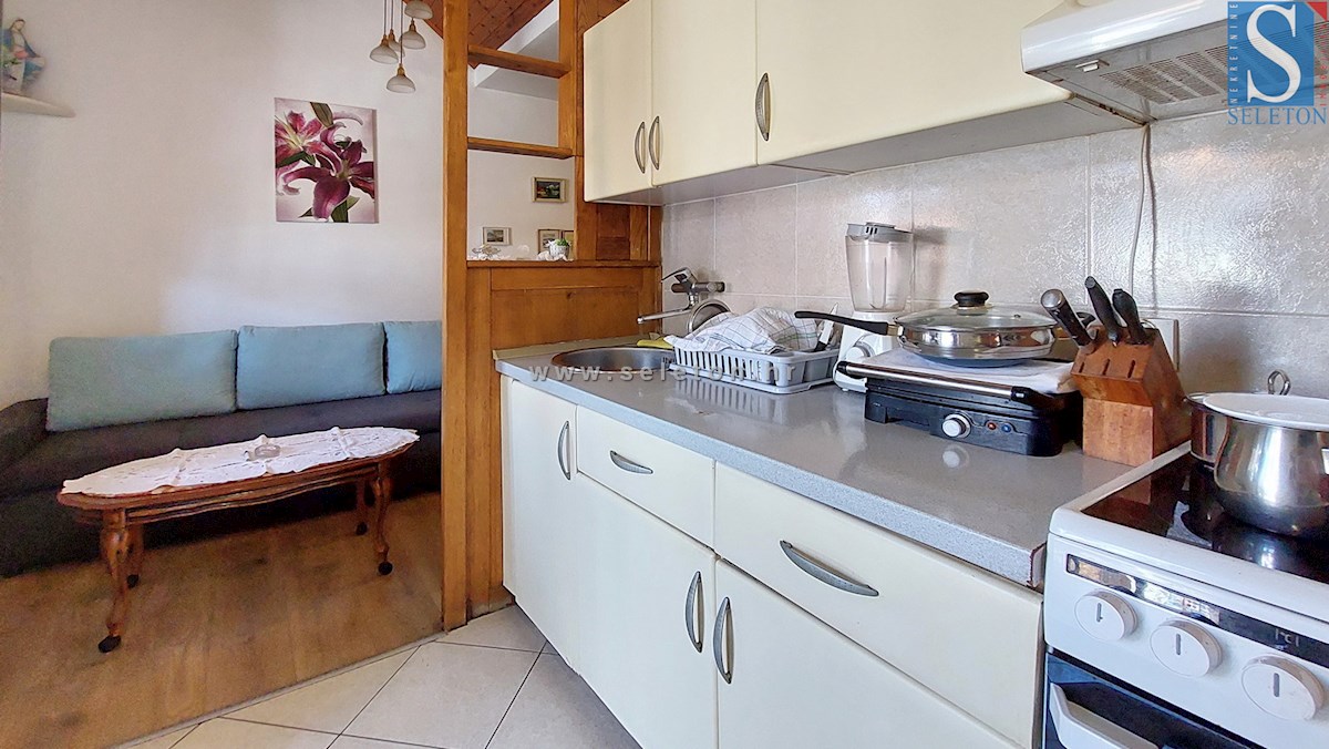 Appartamento di 38 m2 vicino al mare nella zona di Poreč-Parenzo