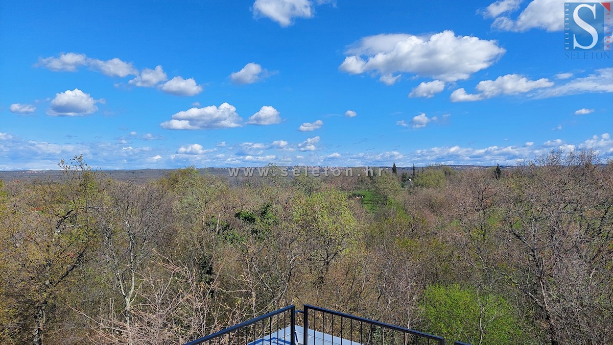 Nuovo appartamento di 84 m2 + terrazza sul tetto di 56 m2 con vista mare