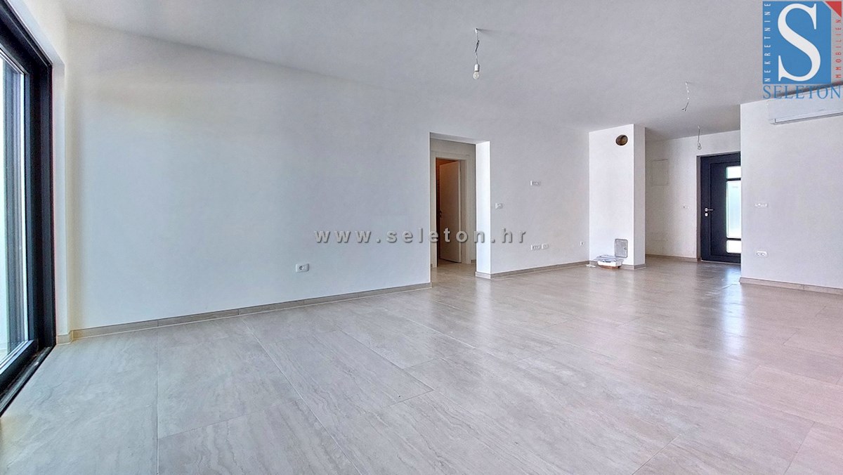 Nuovo appartamento di 84 m2 + terrazza sul tetto di 56 m2 con vista mare