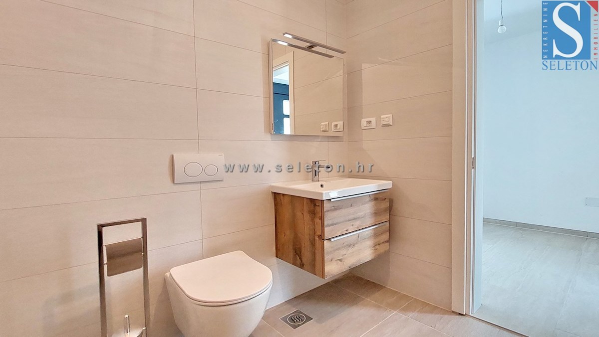 Nuovo appartamento di 84 m2 + terrazza sul tetto di 56 m2 con vista mare