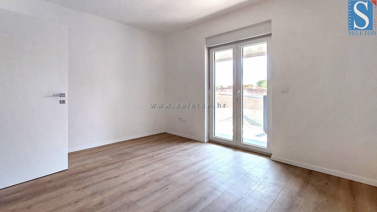 Nuovo appartamento nelle vicinanze di Poreč-Parenzo di 72 m2 con giardino di 170 m2