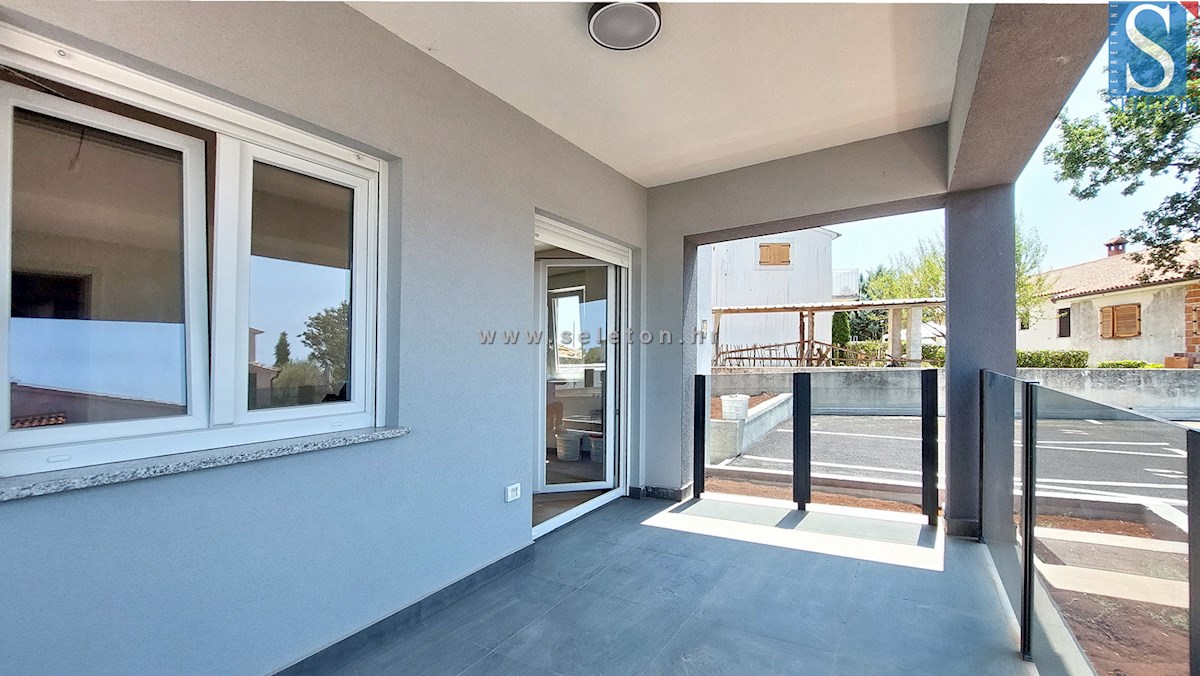 Nuovo appartamento nelle vicinanze di Poreč-Parenzo di 72 m2 con giardino di 170 m2