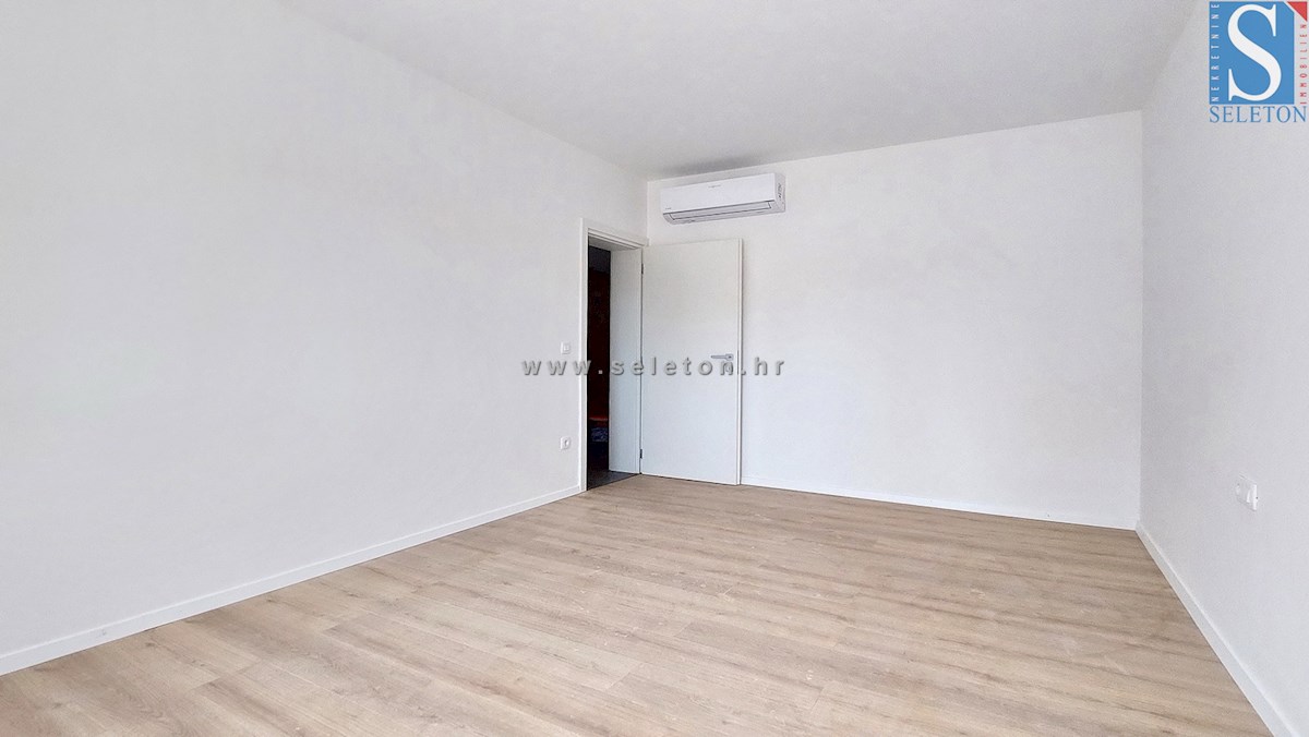 Nuovo appartamento nelle vicinanze di Poreč-Parenzo di 72 m2 con giardino di 170 m2