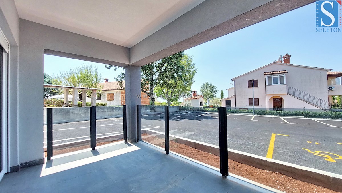 Nuovo appartamento nelle vicinanze di Poreč-Parenzo di 72 m2 con giardino di 170 m2