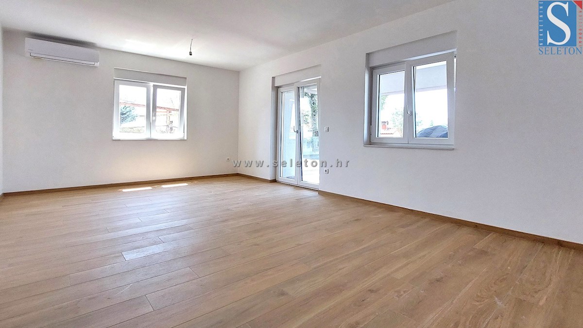 Nuovo appartamento nelle vicinanze di Poreč-Parenzo di 72 m2 con giardino di 170 m2