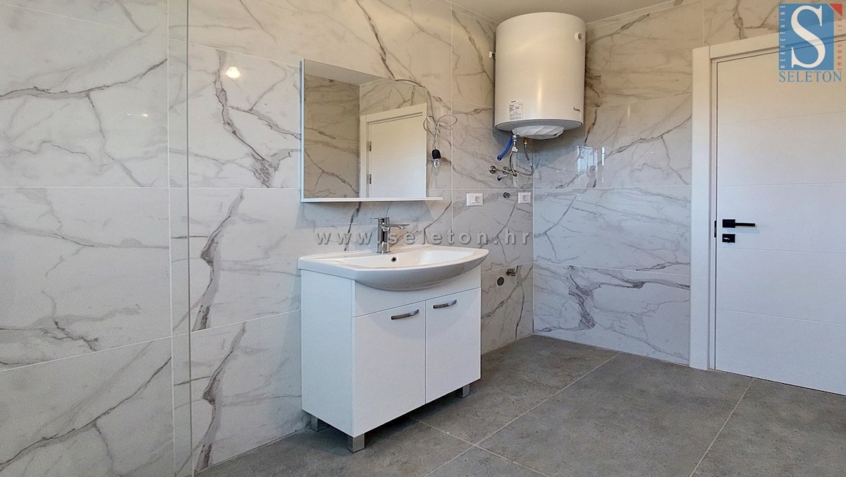 Poreč - dintorni, nuovo appartamento di 66 m2, 2 terrazze