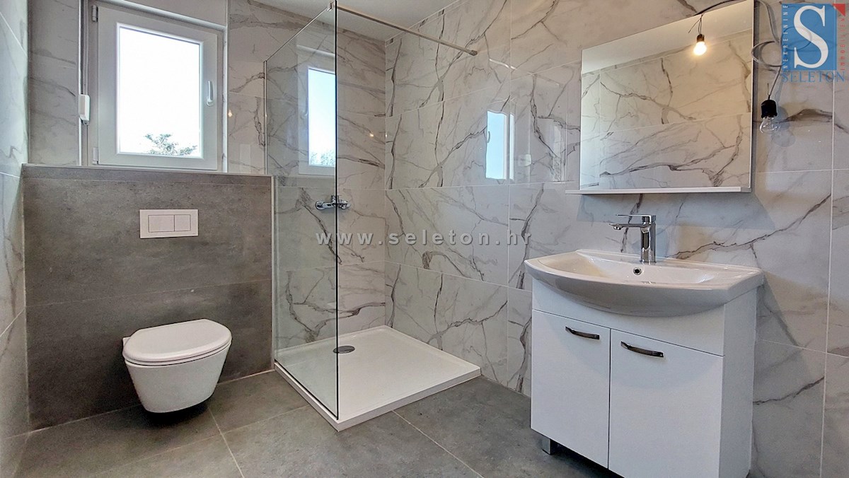 Poreč - dintorni, nuovo appartamento di 66 m2, 2 terrazze