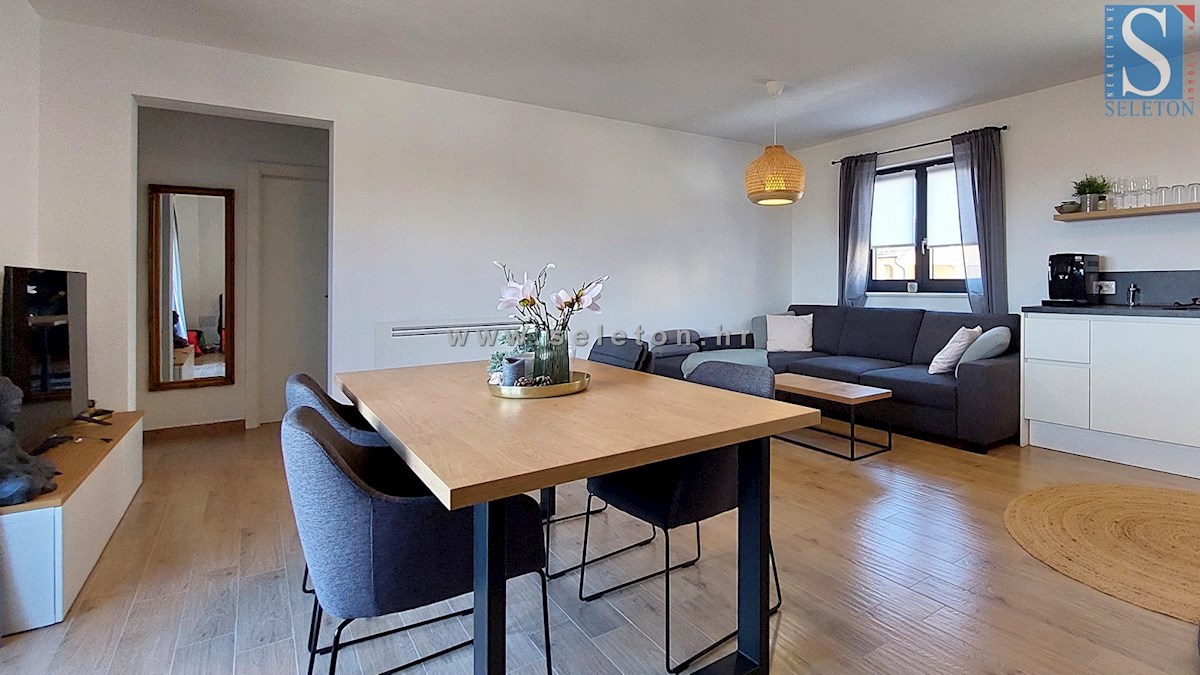 Istria, Poreč-Parenzo, moderno appartamento di 63 m2, 1° piano, riscaldamento a pavimento