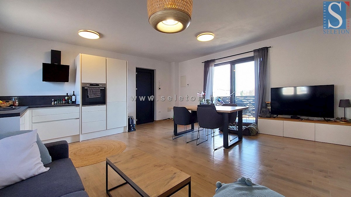 Istria, Poreč-Parenzo, moderno appartamento di 63 m2, 1° piano, riscaldamento a pavimento