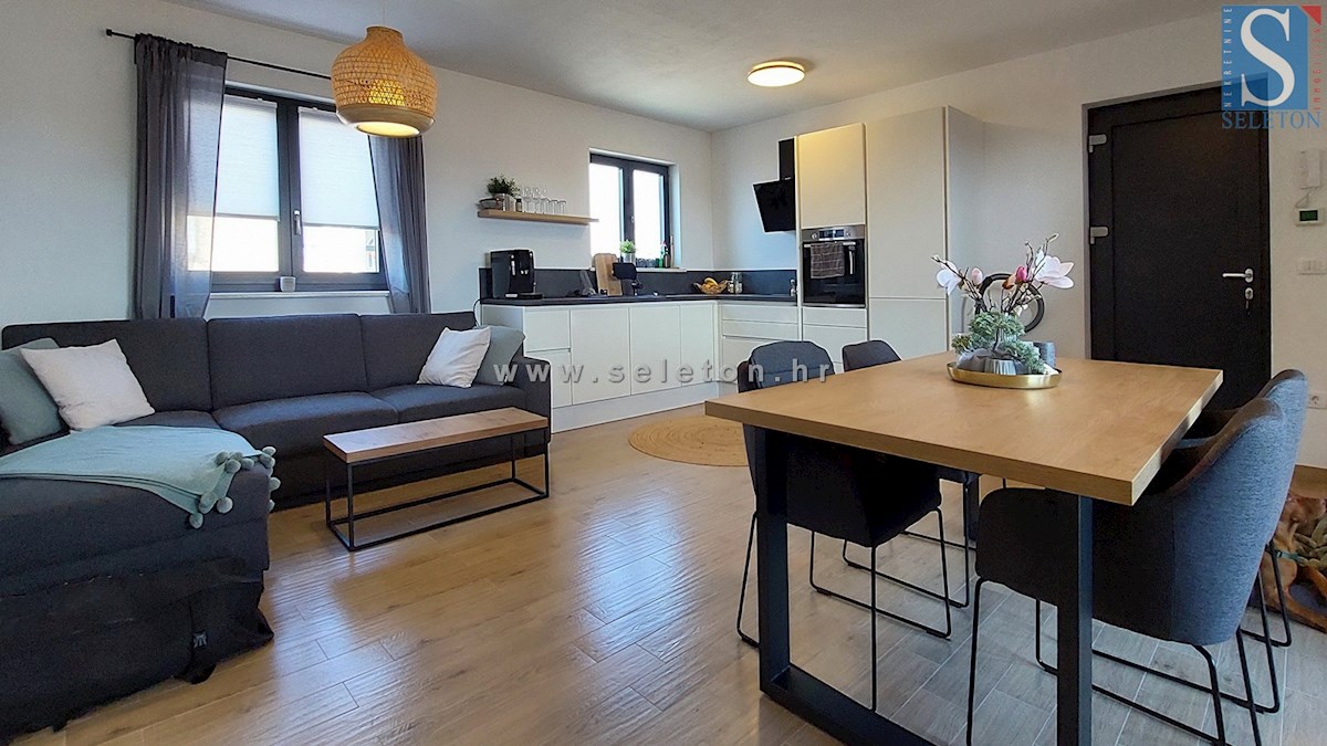 Istria, Poreč-Parenzo, moderno appartamento di 63 m2, 1° piano, riscaldamento a pavimento