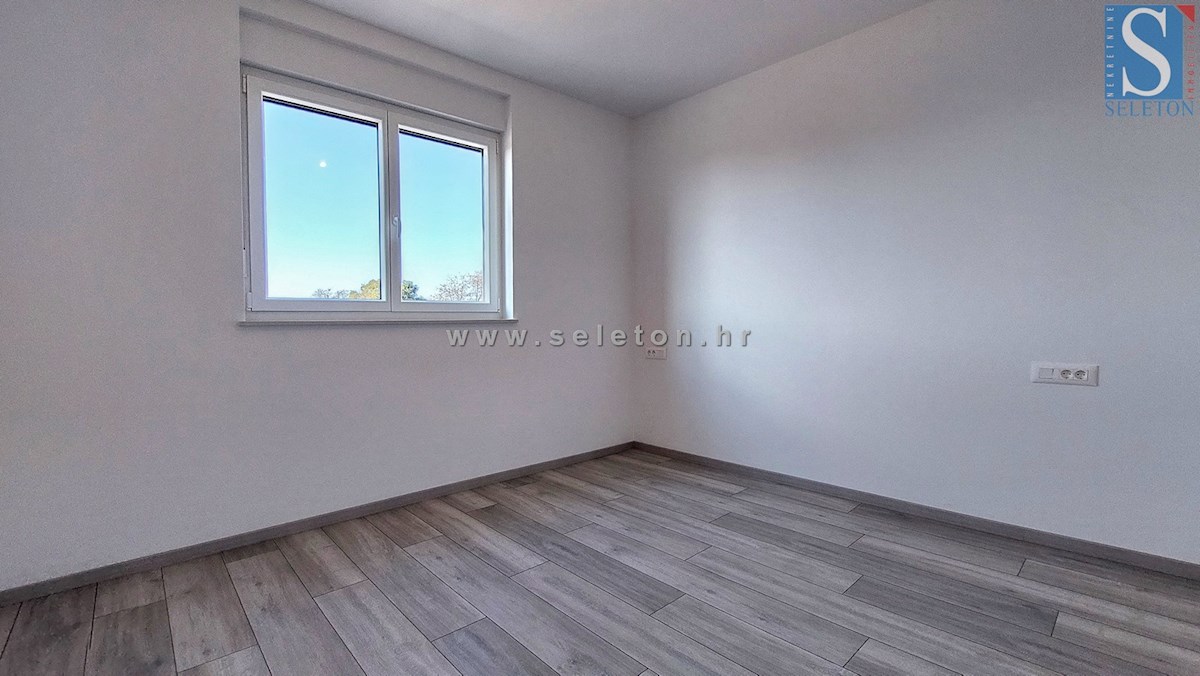 Istria, Poreč, nuovo appartamento di 67 m2 con vista mare, ASCENSORE, 2 posti auto