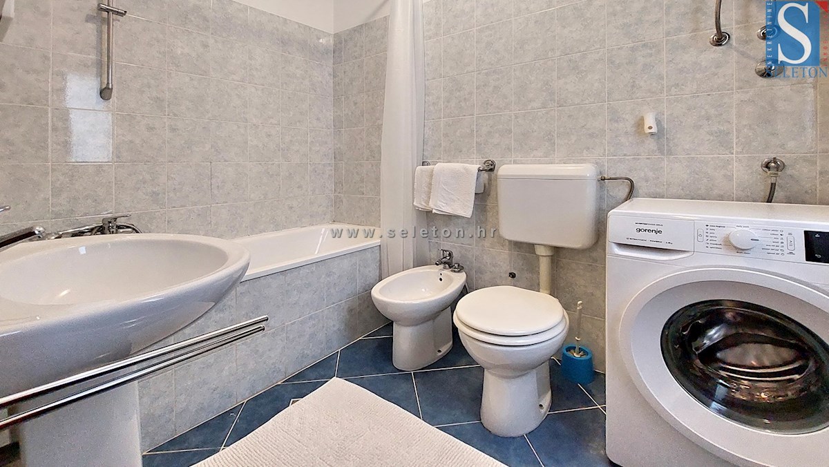 Istria, appartamento ammobiliato a Poreč-Parenzo, 68 m2, 600 m dal mare/spiaggia