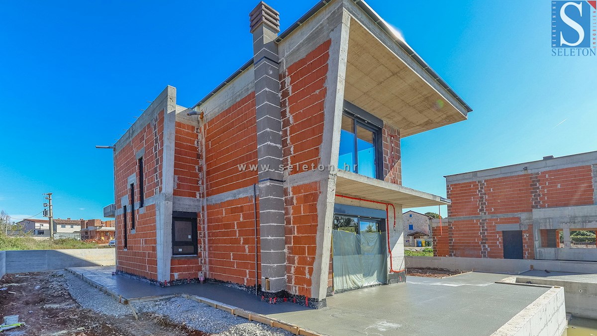 Moderna casa indipendente di 243 m2 con piscina di 36 m2 nelle vicinanze di Poreč-Parenzo - in costruzione