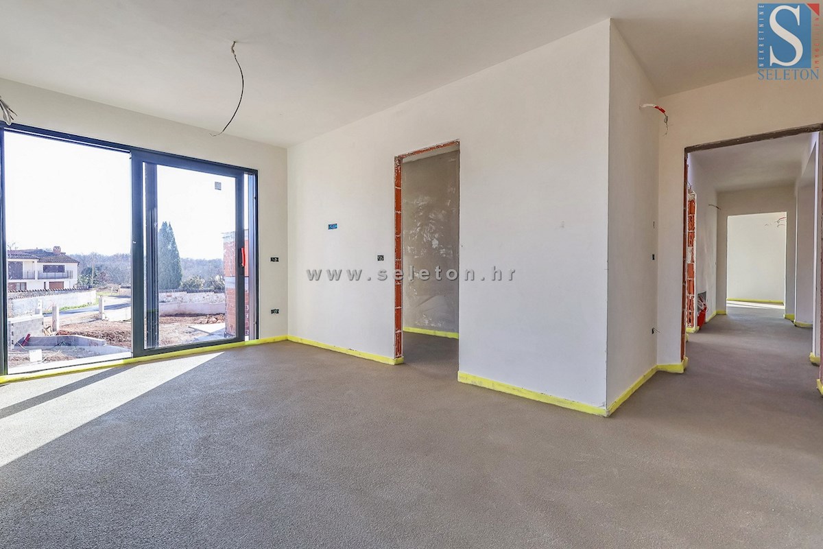 Moderna casa indipendente di 243 m2 con piscina di 36 m2 nelle vicinanze di Poreč-Parenzo - in costruzione