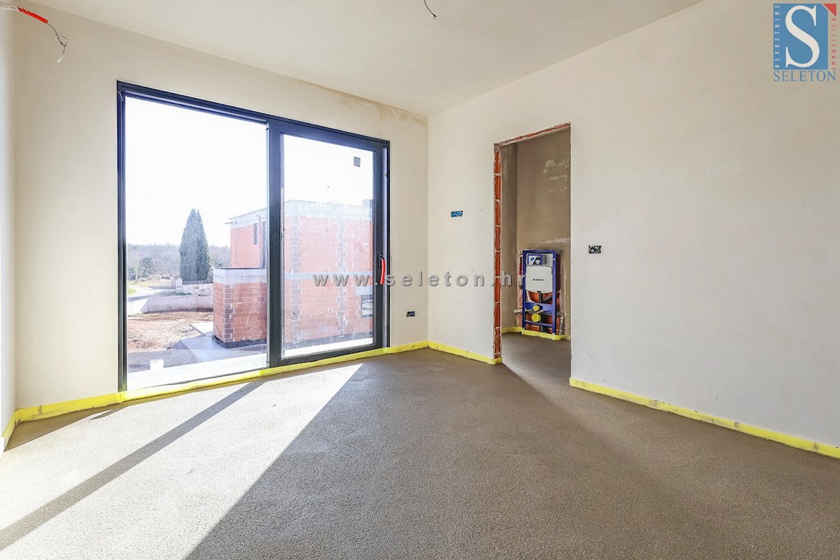 Moderna casa indipendente di 243 m2 con piscina di 36 m2 nelle vicinanze di Poreč-Parenzo - in costruzione
