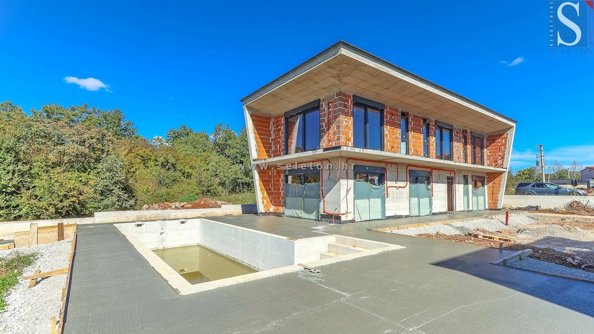 Moderna casa indipendente di 243 m2 con piscina di 36 m2 nelle vicinanze di Poreč-Parenzo - in costruzione