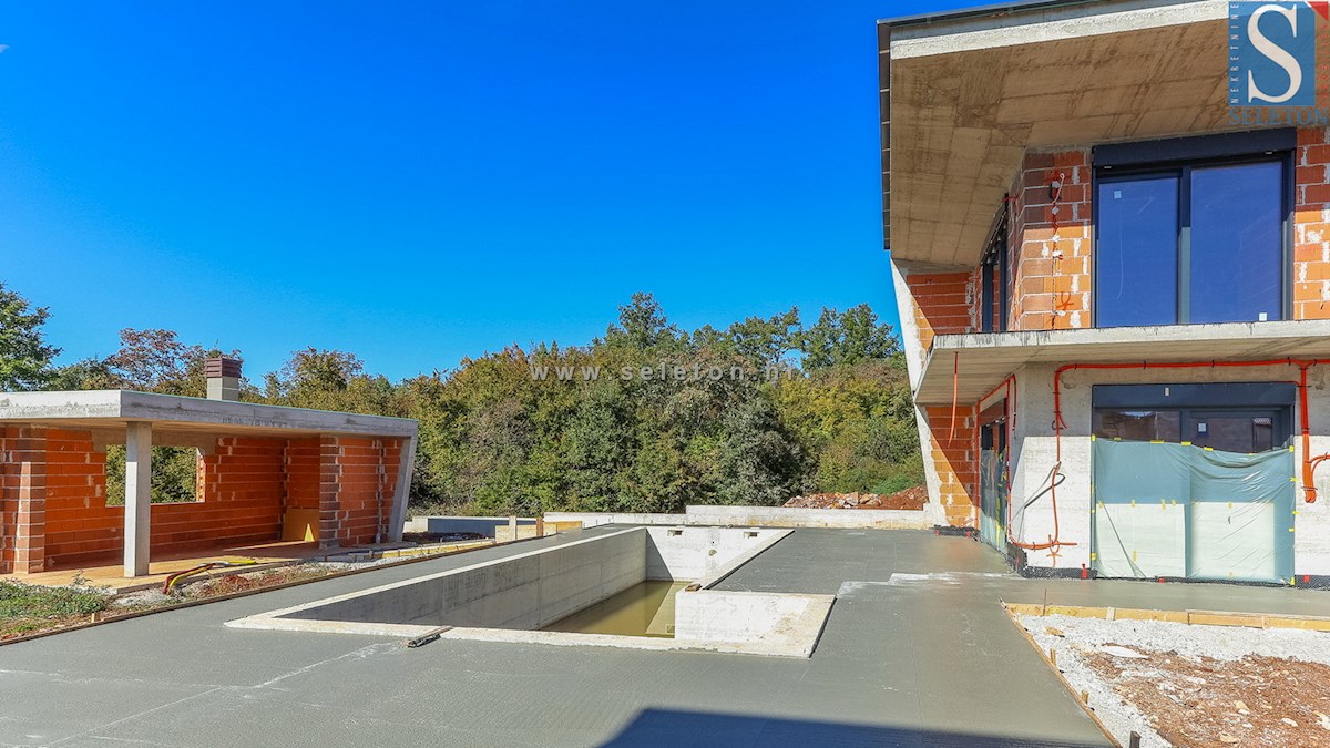 Moderna casa indipendente di 243 m2 con piscina di 36 m2 nelle vicinanze di Poreč-Parenzo - in costruzione