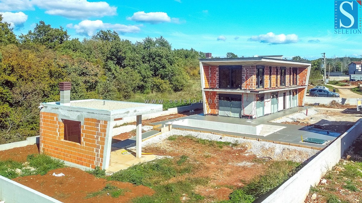 Moderna casa indipendente di 243 m2 con piscina di 36 m2 nelle vicinanze di Poreč-Parenzo - in costruzione