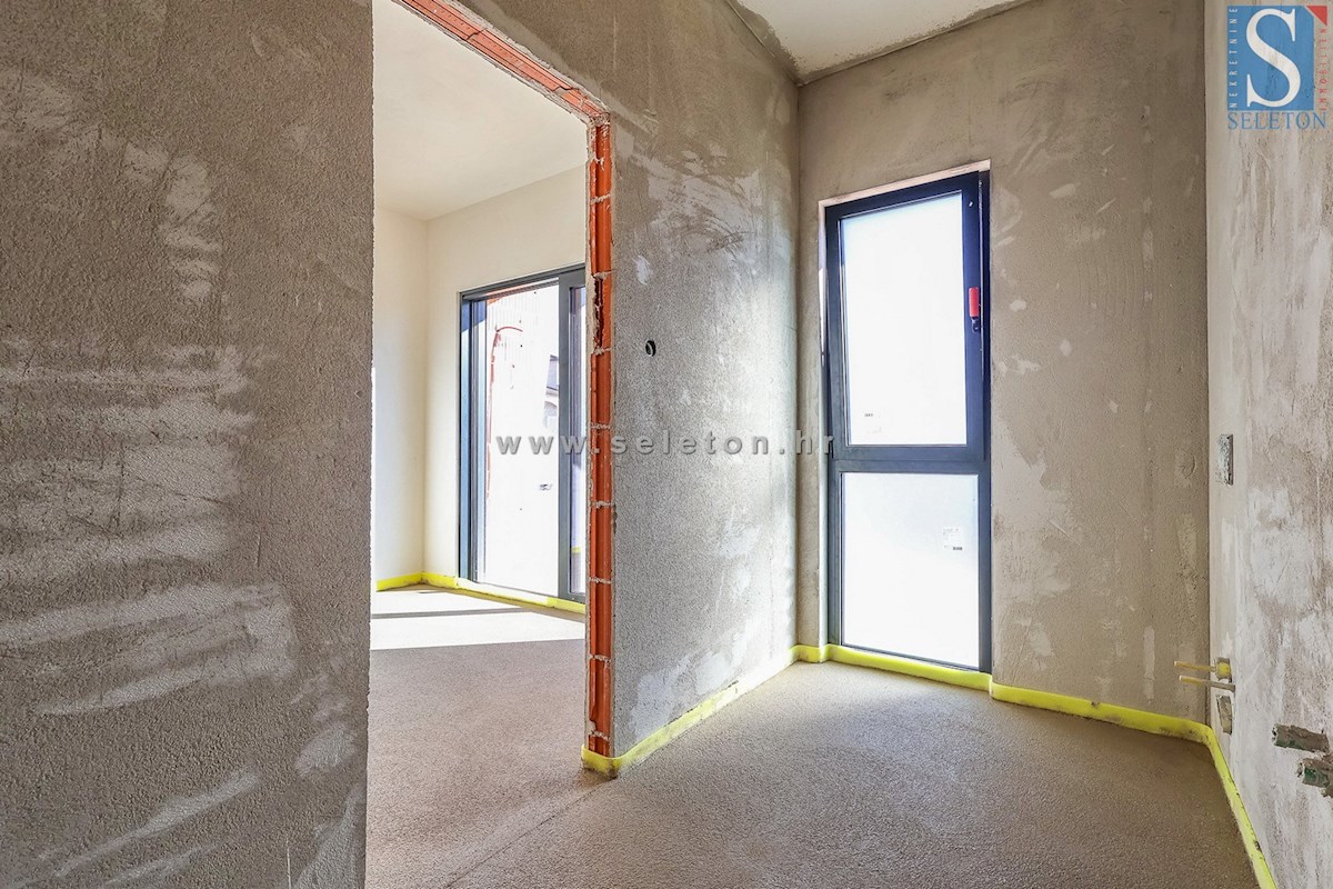 Moderna casa indipendente di 243 m2 con piscina di 36 m2 nelle vicinanze di Poreč-Parenzo - in costruzione