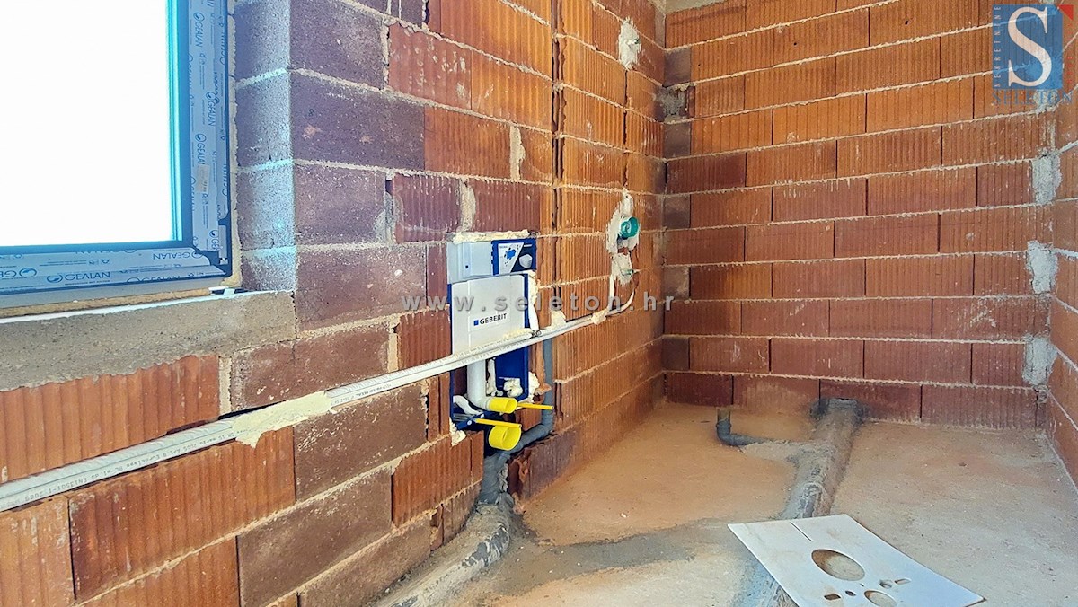 Casa indipendente di 169 m2 con piscina in costruzione