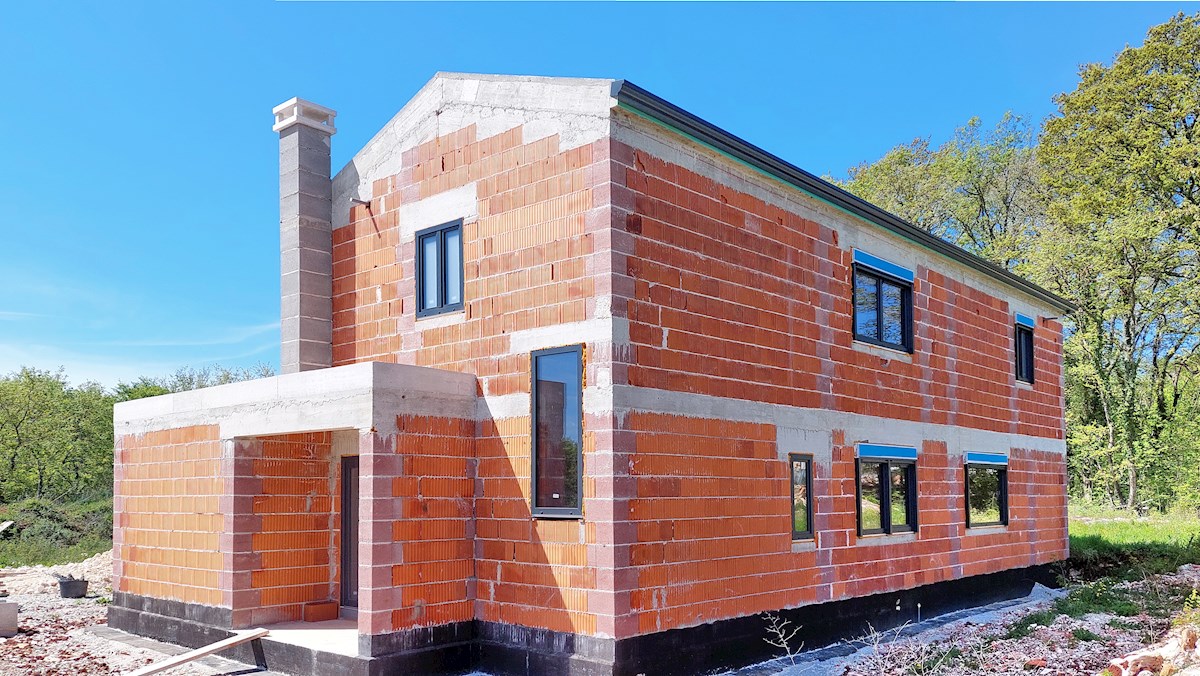 Casa indipendente di 169 m2 con piscina in costruzione