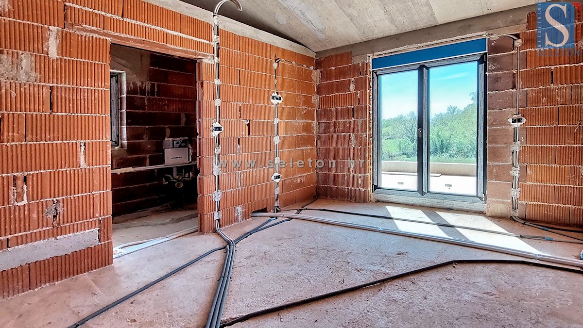 Casa indipendente di 169 m2 con piscina in costruzione