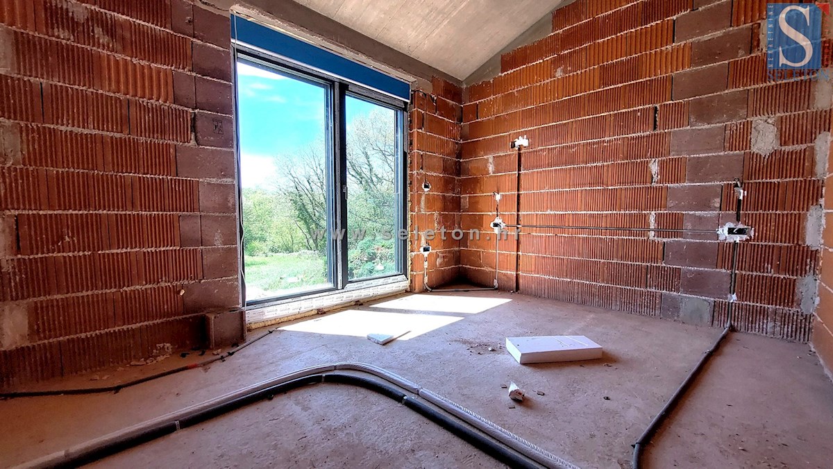 Casa indipendente di 169 m2 con piscina in costruzione