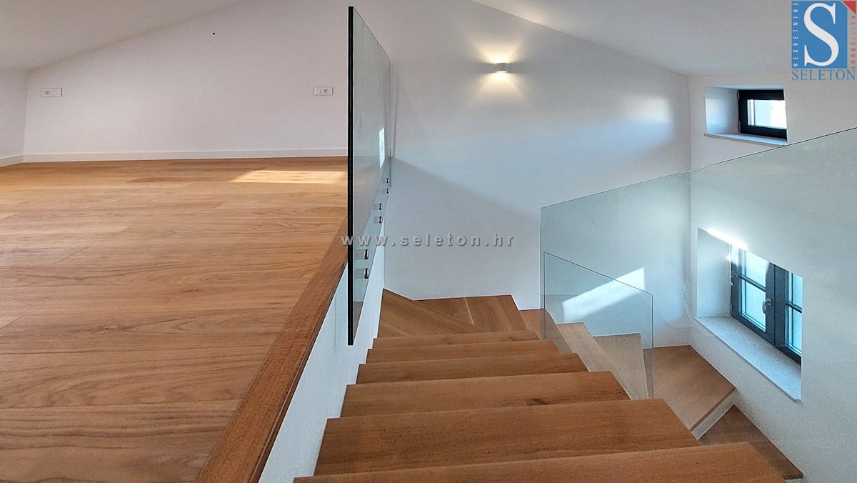 Poreč-Parenzo - dintorni, appartamento completamente ristrutturato su due piani di 85 m2